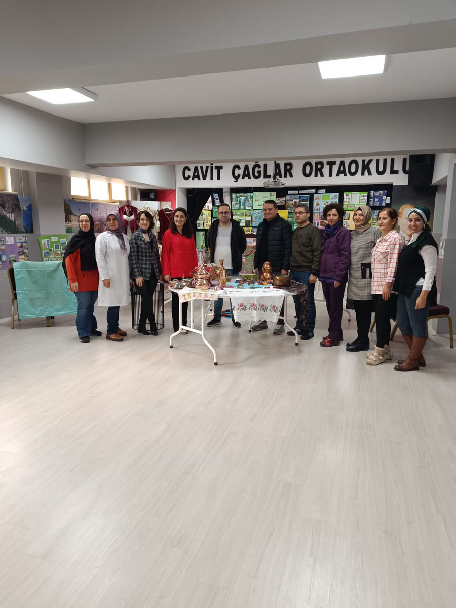 GaziogluMacide's tweet photo. Nilüfer Başarıyı Artırma Projesi kapsamında okulumuz https://t.co/8z1sGDZXmN 6.sınıflar desteğiyle hazırlanan  Kültürel Zenginliklerimiz Projesi "Türkiyem"temalı sergimizin açılışı 19 Kasım 2024 tarihinde konferans salonumuzda gerçekleştirilmiştir. https://t.co/Gbk9q5e991