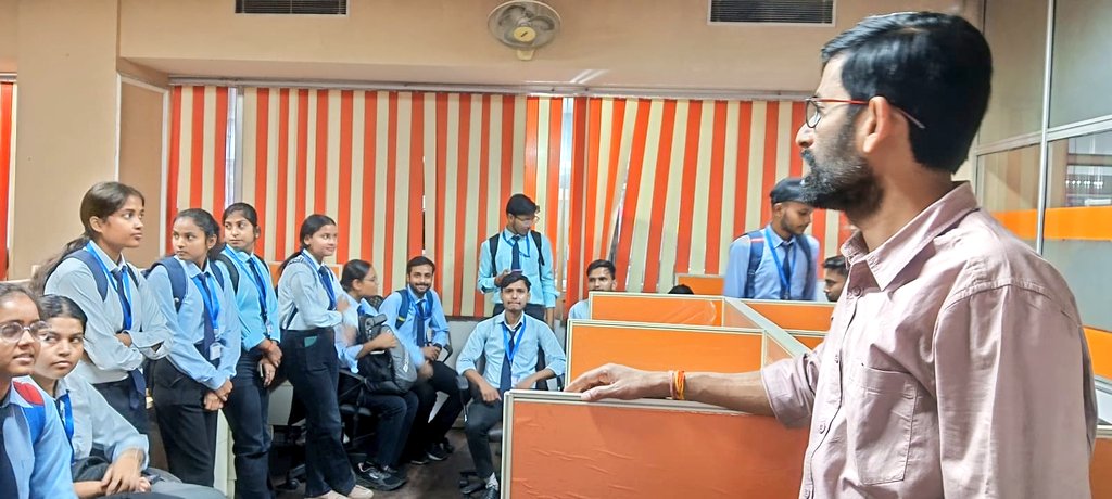 STPILucknow's tweet photo. Students of Babu Banarasi Das Institute of Technology &amp; Management, Lucknow visited #STPILucknow wherein they have been apprised about various activities,schemes &amp; initiatives of #STPIINDIA including #NGIS, #Sabudh, #CoEs &amp; #LEAPAHEAD 2
#Startups ecosystem. 
@arvindtw  @stpiindia https://t.co/MxTJKDSr9M