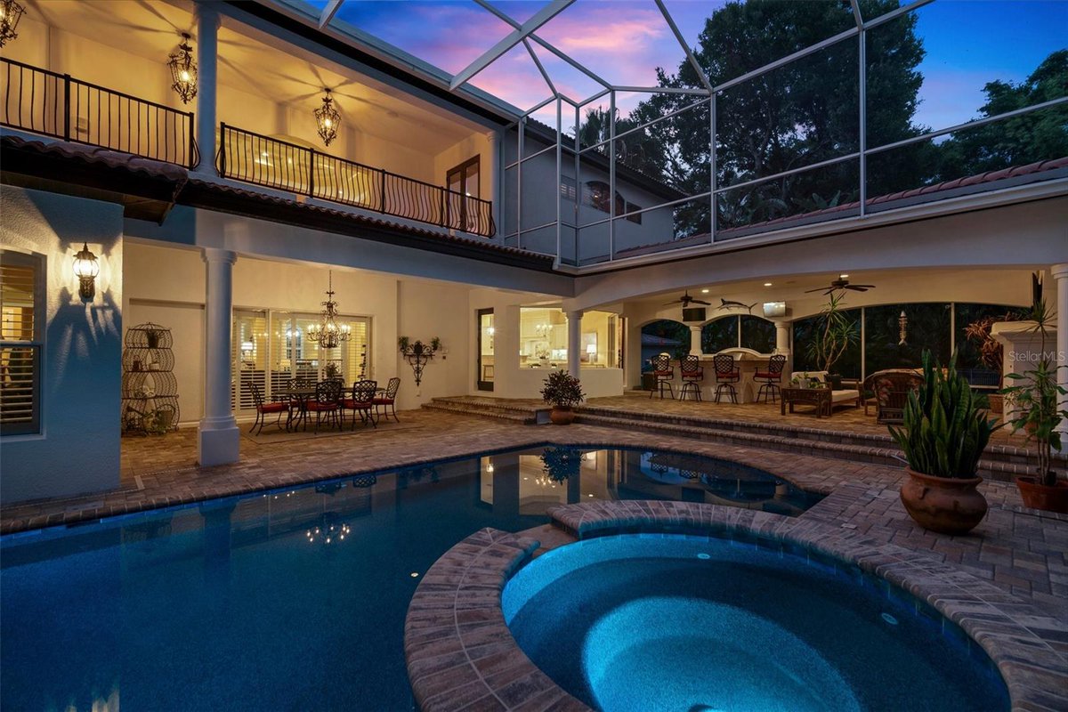 jamesroybroker's tweet photo. Luxury Homes in Lithia! 😮 All Asking North of 1 Million. Which one is your favorite? ❤️

https://t.co/f79IOnteub 

#luxuryrealestate #realestate #tampa #tamparealestate #tampabayrealestate #realestatebroker #realtor #realestateinvestor #realestatelife #fishhawkranchrealtor https://t.co/NF52aCpuAt