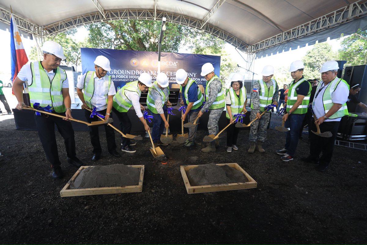 PhilAirForce's tweet photo. PAF NEWS | PAF HOUSING RELOCATION AND REPLICATION PROJECT BREAKS GROUND AT NEW CLARK CITY
#AcceleratewithExcellence #GuardiansofourPreciousSkies #PAFyoucanTrust #AFPyoucanTrust #StrongAirForceStrongPHILIPPINES https://t.co/8NZSRKknq3