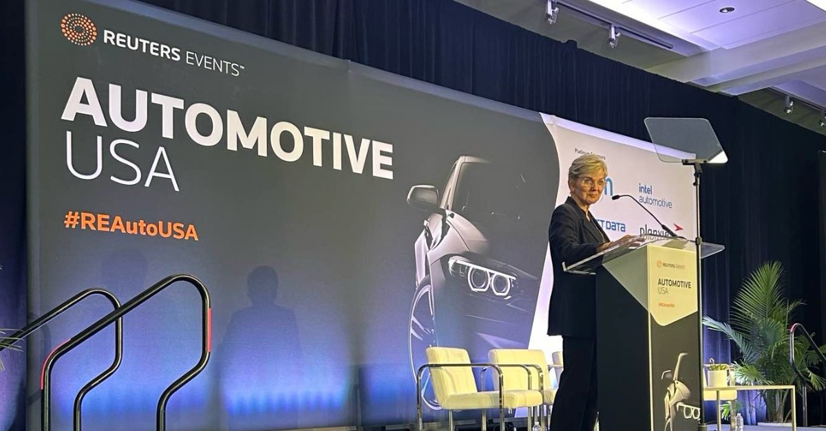 JATO_Dynamics's tweet image. What’s shaping the future of automotive retail? JATO's Katie Burke attended Digital Dealer and Reuters Automotive, uncovering insights on AI's role in personalisation, EV market challenges, and software-defined vehicles: hubs.li/Q02Y4bks0

#Automotive #VehicleData #EVs #AI
