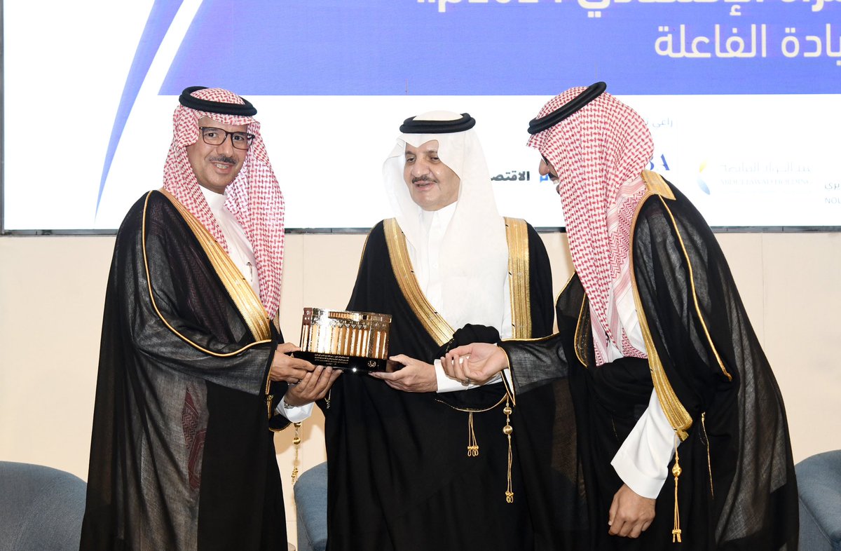 AsharqiaChamber's tweet photo. شرّف صاحب السمو الملكي الأمير سعود بن نايف بن عبد العزيز أمير المنطقة الشرقية، اليوم #منتدى_المرأة_الاقتصادي 2024
الذي تنظمه برعاية سموه  #غرفة_الشرقية ممثلةً في مركز تمكين المرأة في نسخته الثامنة، بمقر الغرفة الرئيس، وتستمر فعالياته الى غد الاربعاء. https://t.co/9FzhR9iLlU