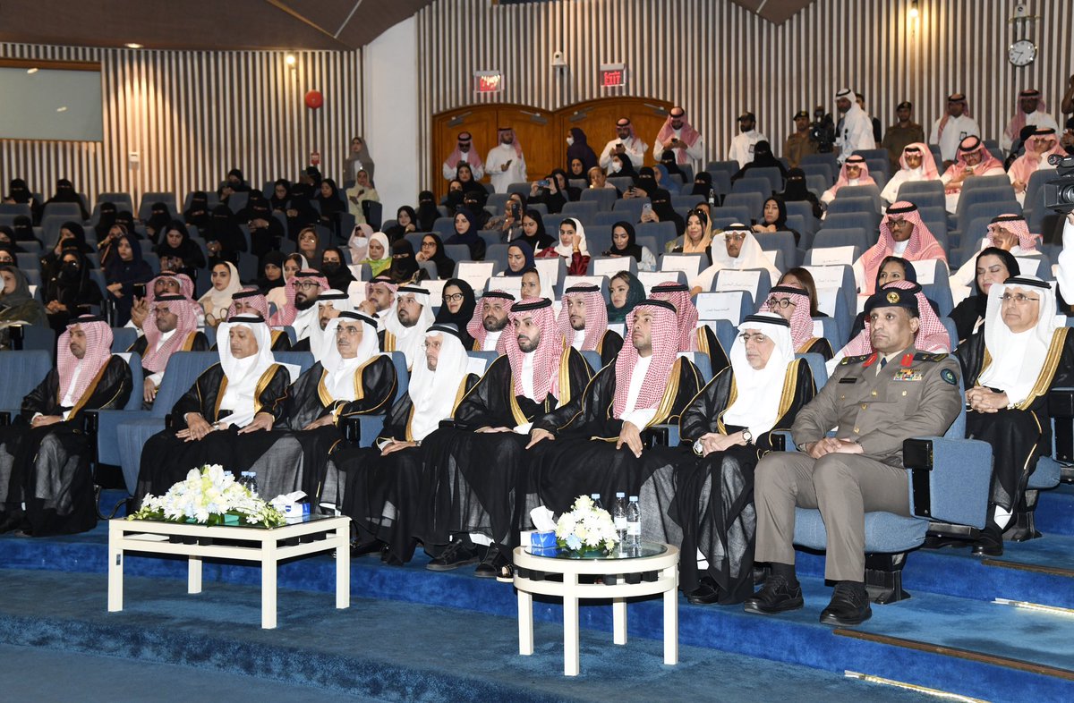 AsharqiaChamber's tweet photo. شرّف صاحب السمو الملكي الأمير سعود بن نايف بن عبد العزيز أمير المنطقة الشرقية، اليوم #منتدى_المرأة_الاقتصادي 2024
الذي تنظمه برعاية سموه  #غرفة_الشرقية ممثلةً في مركز تمكين المرأة في نسخته الثامنة، بمقر الغرفة الرئيس، وتستمر فعالياته الى غد الاربعاء. https://t.co/9FzhR9iLlU