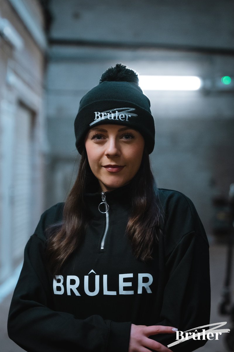 BrulerLtd's tweet image. 🧢 Stay Warm in Style This Winter! ❄️

Cold weather calls for cozy essentials, and our winter bobble hats are the perfect way to beat the chill while looking your best.

#WinterFashion #BobbleHats #CozyAndChic #StayWarmStayStylish