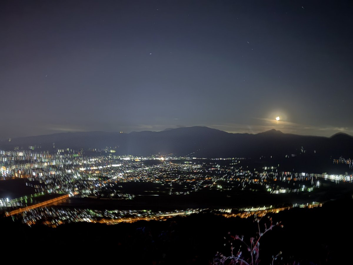 m12ao17's tweet photo. 夜景見に行きたいではある https://t.co/PxLYAFRt23