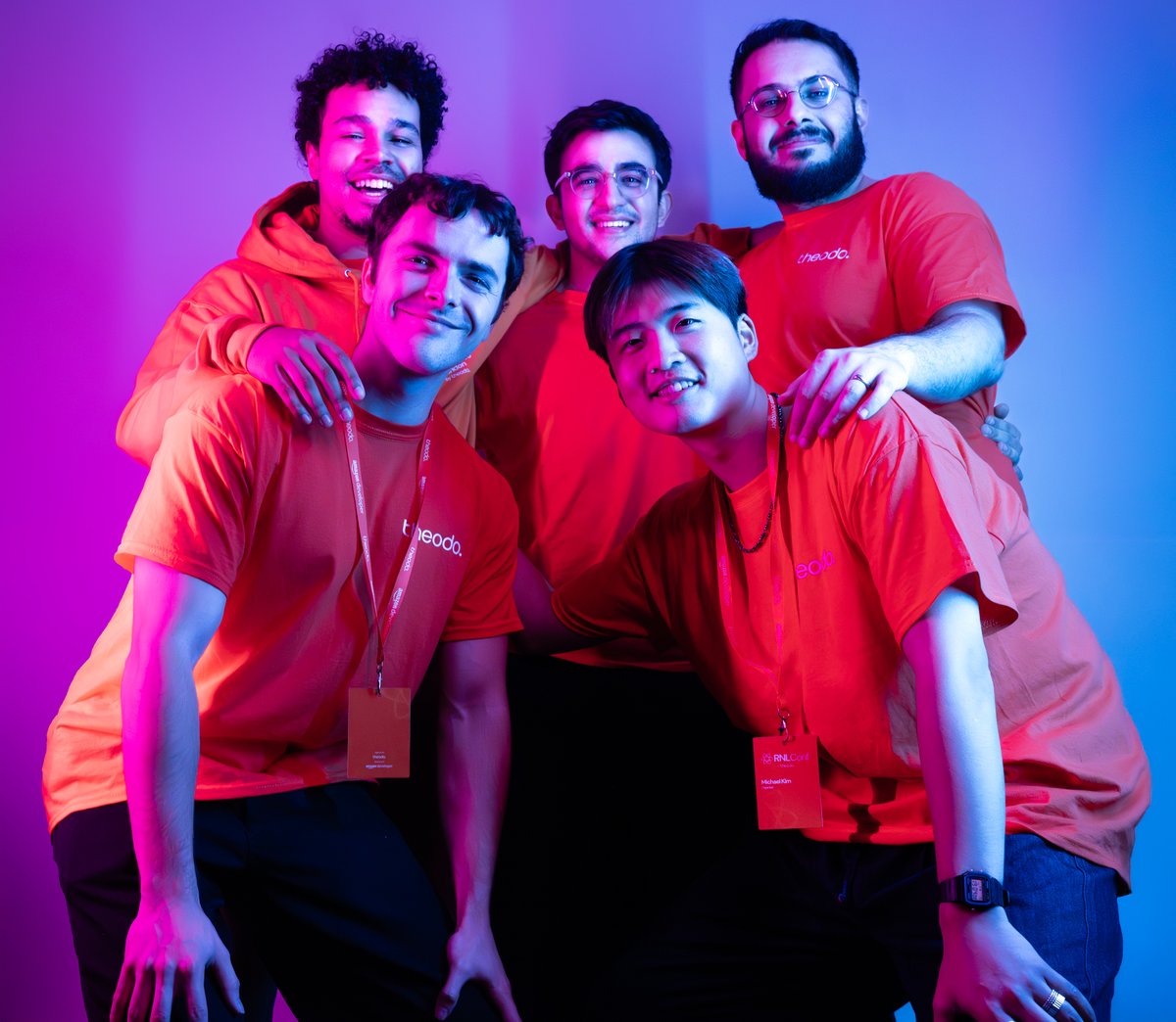 The React Native London Meetup started in 2016, with less than a dozen engineers huddled around a laptop, pointing at code with lightsabers.  

Last week, the React Native London Meetup became RNLConf 🌅

(A thread reflecting on the event 🧵)