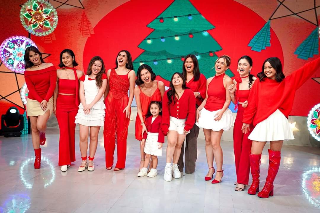#HatidSayaAngPaskongKapatid: Phenomenal Star <a href="/mainedcm/">Maine Mendoza</a> on <a href="/TV5manila/">TV5</a>'s Christmas Station ID 2024!

IN PHOTOS: Maine Mendoza with Eat Bulaga's Legit Dabarkads.

WATCH: tinyurl.com/vvub43wt

Photos: <a href="/TVJOFFICIAL/">TVJ OFC</a> 
#MaineMendoza #AllAccessToArtists #fAAAmily