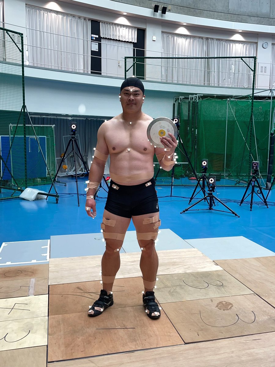 NeoTsutsumi's tweet photo. 今日は筑波大学さんにお邪魔して研究のお手伝いをしてきました。
久しぶりの動作解析。
あとフォースプレートも使ってます。

どんなデータが出るのでしょうか…。 https://t.co/JxrMjMZ8Ri