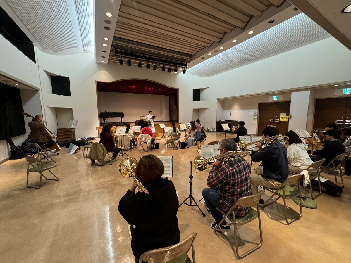 ChigasakiWS's tweet photo. 今週はセクションリーダー合奏でした！
細かい部分や吹き方など、音楽監督から指示されたところを確認したりと、来週の集中練習日に備えました！✊🔥
そして来週の11月24日からteketでのチケット受付開始です！✨
URLは団トップページに固定ポストしていますので、ぜひご覧ください😊✨ https://t.co/Lm35DyhAfo