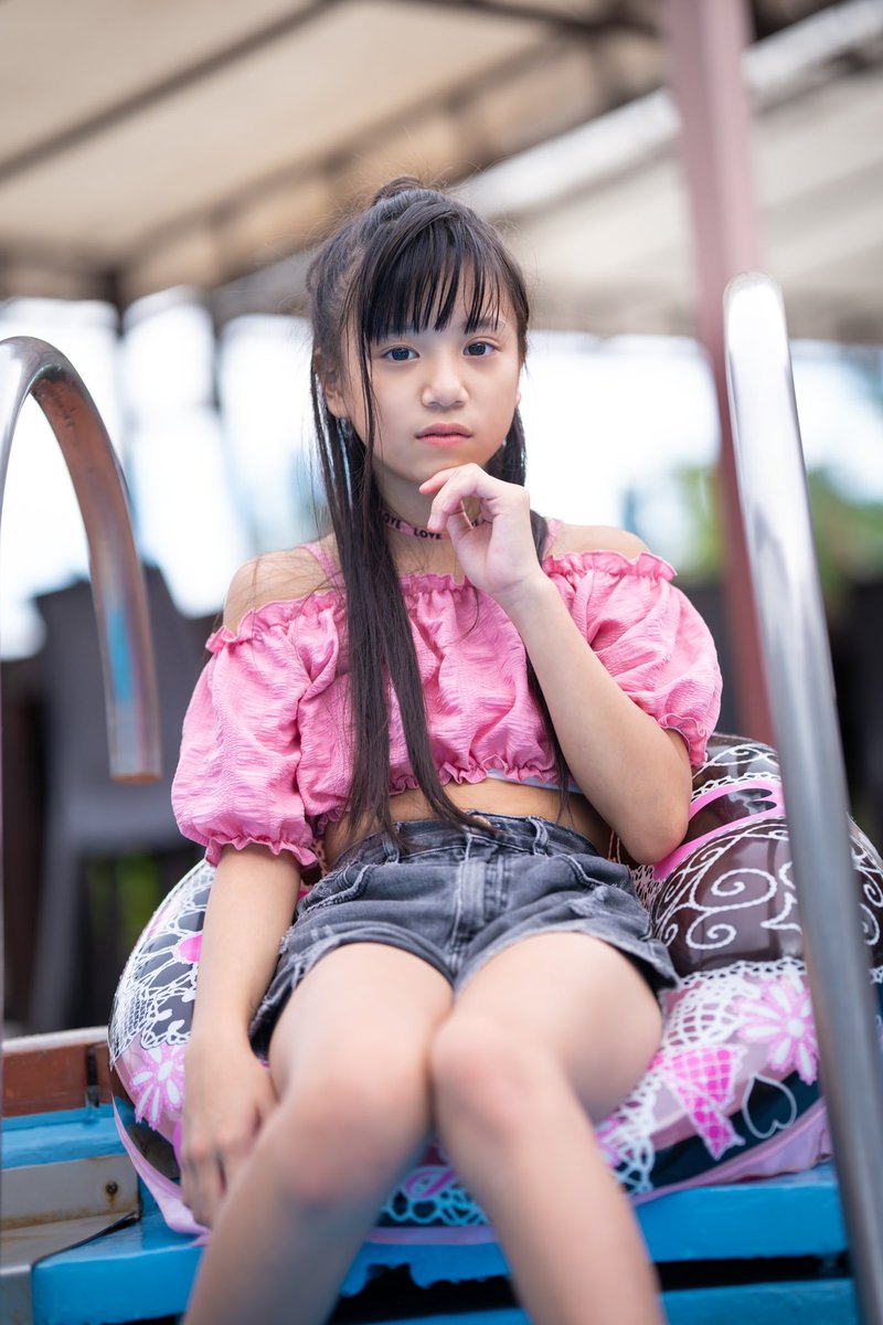 きさちゃん（JS4）セッション。プールサイドのきさちゃん🥰【事務所