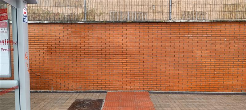 ¡Ya se han eliminado las pintadas! 😊 Gracias nuevamente por mandarnos el aviso.