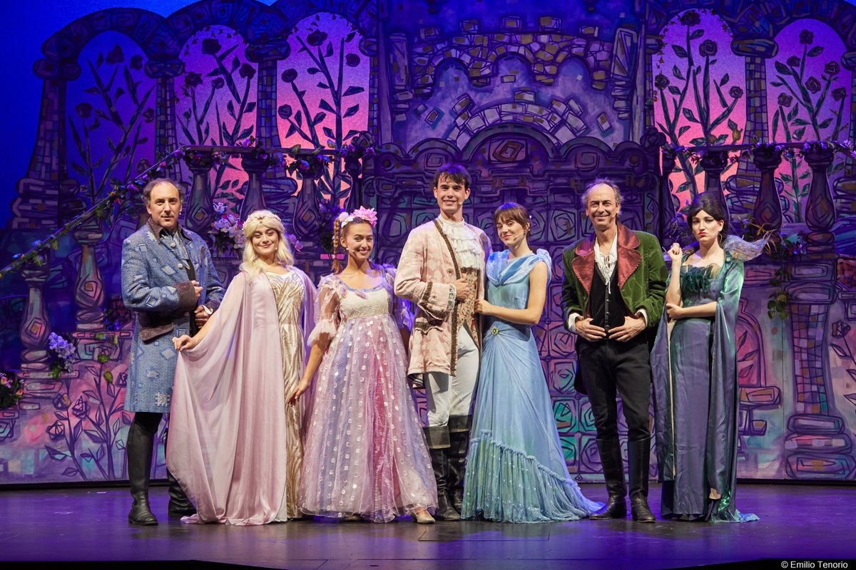 Teatro_Sanpol's tweet photo. 𝕆𝕥𝕣𝕠 𝕗𝕚𝕟 𝕕𝕖 𝕤𝕖𝕞𝕒𝕟𝕒 𝕝𝕝𝕖𝕟𝕠 𝕕𝕖 𝕞𝕒𝕘𝕚𝕒🎭 En Sanpol seguimos acercando el Teatro a los más pequeños. Nos gusta que sea toda 𝐮𝐧𝐚 𝐞𝐱𝐩𝐞𝐫𝐢𝐞𝐧𝐜𝐢𝐚 𝐩𝐚𝐫𝐚 𝐩𝐞𝐪𝐮𝐞ñ𝐨𝐬 𝐲 𝐦𝐚𝐲𝐨𝐫𝐞𝐬. https://t.co/qMBpbsnLPy