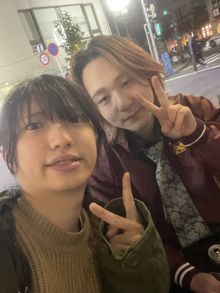 tentyoryu_utau's tweet photo. 11月18日昨日！
吉祥寺NRPO
mishi企画！『CLASSIS IN CRISIS』
ありがとうございました！
逆行で全然見えんけど��揚げめちゃ美味かったぜ！

あと、なイベントが良すぎて酒が美味いの何の笑
帰り道道買ったビールで完璧酔って帰ったわ笑
最近生意気なmishiが俺はちょっと好き笑

@nepo_kichijoji 
@EB_Mishi 
@o21ma