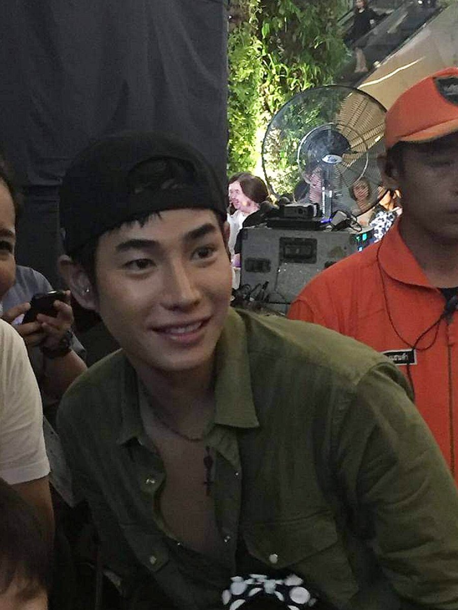 ja_ae24's tweet photo. รูปแรกที่ถ่ายเอง และเจอเฮียตัวเป็นๆครั้งแรกแบบใกล้สุดๆ ยังเป็นรูปแรกที่มีในเครื่องตั้งแต่ Save รูปมา

#รูปพี่เป๊กรูปแรกในเครื่อง
#เป๊กผลิตโชค
#PeckPaLitChoke https://t.co/x4MLIHBx3X