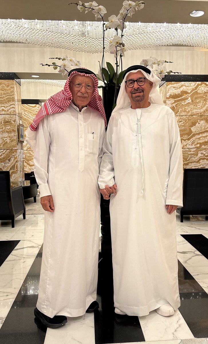 akuwaiz's tweet photo. في ابوظبي التقيت بسعادة الصديق ناصر النويس،  رئيس مجموعة فنادق روتانا-تعود صداقتنا لعام ١٩٧٧-تعد مجموعته من اكبر المستثمرين في المملكة. ذكر لي ان لدى المجموعة ٢٠ فندق في المملكة-بعضها لا يزال تحت الإنشاء-و انه سعيد جداً بالنتائج المربحة لهذه الاستثمارات. https://t.co/I3YBOoR8UI