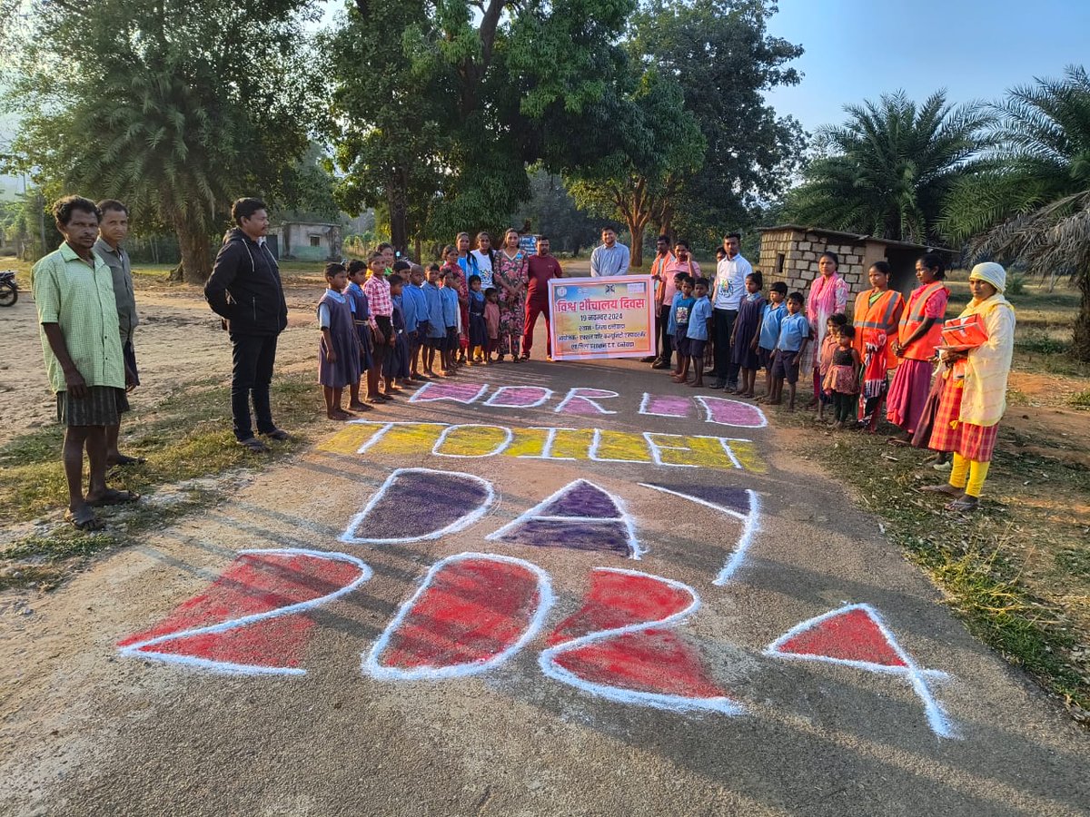 RChaudhur7428's tweet photo. The Niyad Nelannar village, Gamawada, in Dantewada district, celebrated World Toilet Day with the theme "Hamara Shauchalay, Hamara Samman".
#ToiletsForDignity @SBMChhattisgarh
@UNICEFIndia https://t.co/bfXnD3vic9