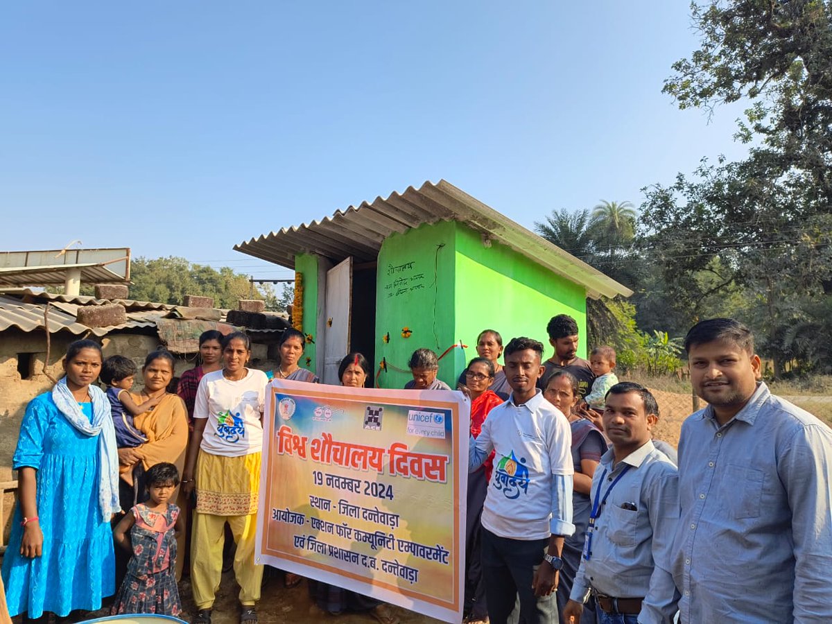 RChaudhur7428's tweet photo. The Niyad Nelannar village, Gamawada, in Dantewada district, celebrated World Toilet Day with the theme "Hamara Shauchalay, Hamara Samman".
#ToiletsForDignity @SBMChhattisgarh
@UNICEFIndia https://t.co/bfXnD3vic9
