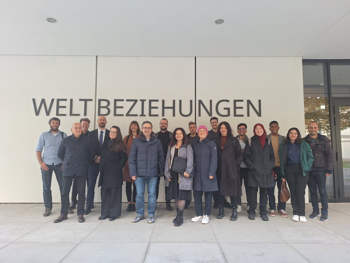 Hegemonic dynamics after the European energy crisis?
<a href="/KingsCollegeLon/">King's College London</a> and the University of Erfurt’s Security and Capitalism Research Group met to discuss regional trends, geoeconomics, and the future of EU energy policy. 🌍💬📉

🔗uni-erfurt.de/en/brandtschoo…