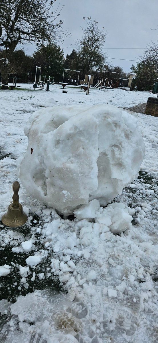 Children and staff have both had a great time making the most of the snow at break time.

There are now some impressive snow people and giant snow balls decorating the playground!