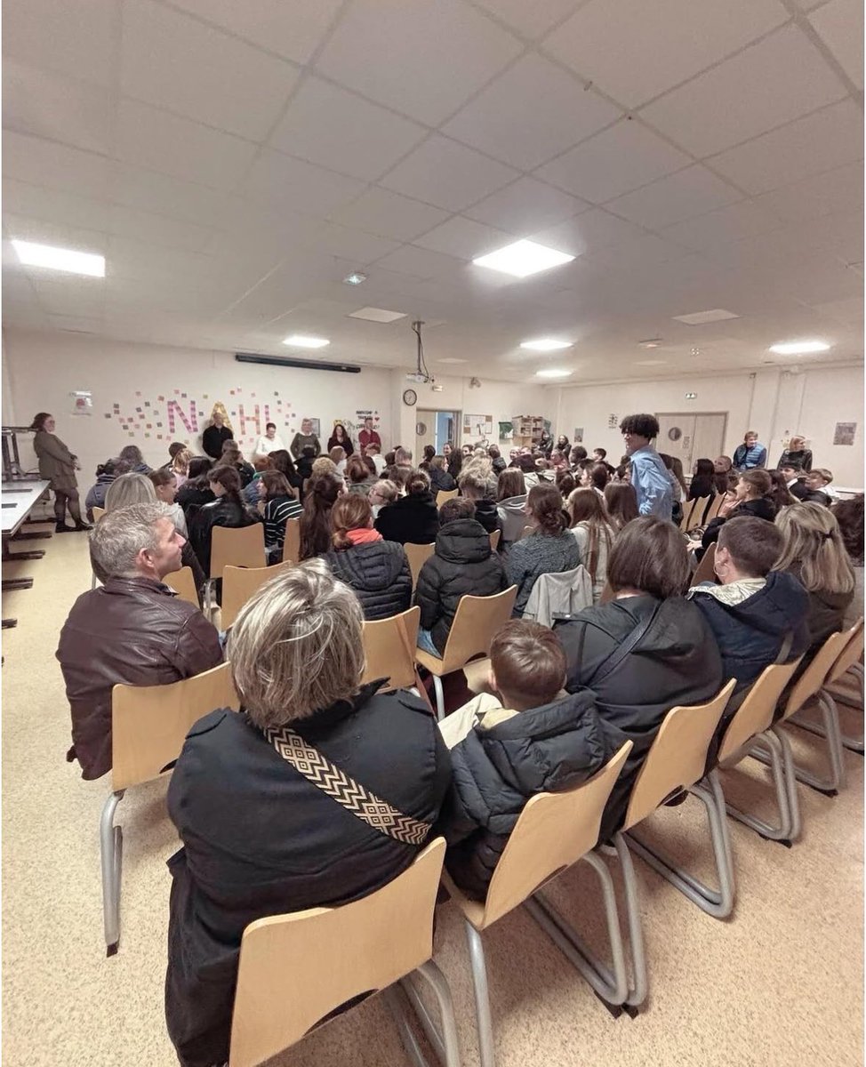 ClgGremillon's tweet photo. Vendredi 8/11/24, remise des diplômes au collège.🎓
Nous tenons une nouvelle fois à féliciter nos lauréats du DNB et du CFG 2024.
Pour rappel, le taux de réussite de cette promo était de 94,3% !
L’équipe de Grémillon est fière de vous et vous souhaite le meilleur pour la suite. https://t.co/BGOp3mIqLo