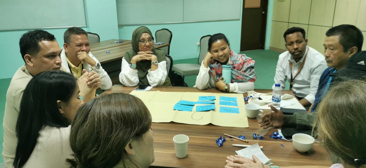 BerghofFnd's tweet image. If not implemented in a conflict-sensitive way, climate action programmes can exacerbate existing conflict dynamics and fuel grievances.
We discussed the nexus between climate policy and peace and its implications in #Minadanao at #BuildPeace2024 with @FriEnt_news and @forumzfd.