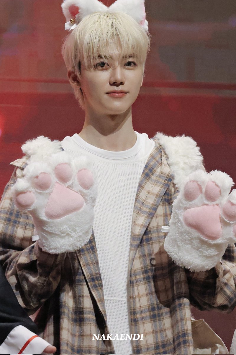 yeomcjun's tweet photo. D+1 Yosiana's 1st Birthday 🎂

Kostum menghadiri ulang tahun anak sendiri 😭 kerjaan dedek nih request beginian :' yang penting bocahnya happy deh
t. @jaemieyn https://t.co/tNJ7blRXC5