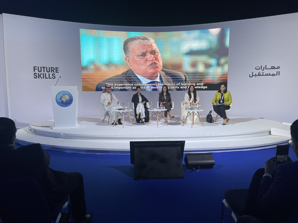 UNDPArabic's tweet image. تركز الجلسة الثالثة في اليوم الثاني 
من  #قمة_المعرفة٢٤ علي تهيئة أجيال الغد بالمهارات المطلوبة لزمنهم حيث يشارك المشاركون قصص نجاحهم وتحدثوا كيف استفادوا من مبادرة مهارات المستقبل #KnowledgeSummit24