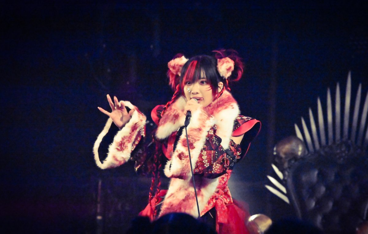 kazukinta's tweet photo. 椎名ひかり降誕祭 ②～惢骸～at club asia 2024/11/18 
発狂怨狐とはいえ基本のぴ様?は可愛い🥳しかしアンコールFIRELIARのパリピ眼鏡はいったい何だったのか？最後に謎を残すぴ様…🤔
#椎名ひかり降誕祭2024
#椎名ひかり 
#PSAMA https://t.co/mEI4D6KAv1