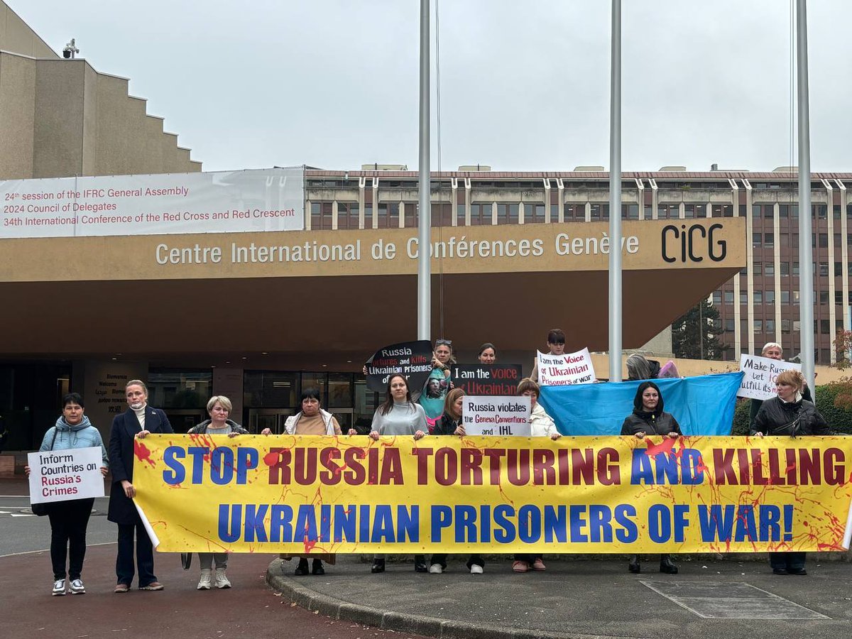 “Є вже 40 тисяч заяв про зниклих безвісти”. Українські жінки власним коштом їздили в Женеву, щоб поштурхати Червоний Хрест задля захисту прав військовополонених.
Як вони діяли біля офісу МКЧХ - ➡️ описали у звіті дня "Новинарні" novynarnia.com/2024/11/18/ye-…