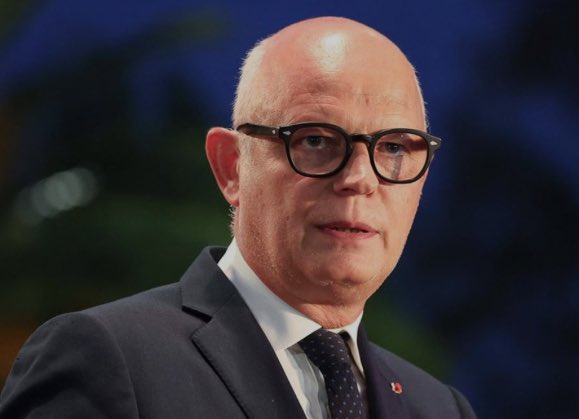 🚨Édouard Philippe a tenté de faire payer ses frais de #justice par la collectivité, avant de céder sous la pression. Il est visé par une enquête pour prise #illégale d'intérêts, détournement de fonds publics et harcèlement. présidentielles 2027 exclu, il a d’autres procédures…