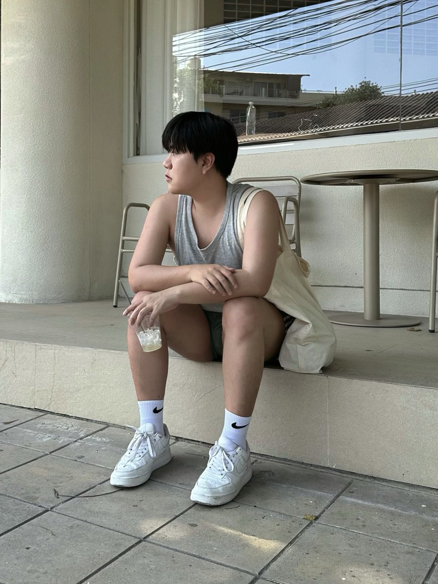 nonisacat's tweet photo. coffee boy 🐻 https://t.co/KJGS4X6qNV