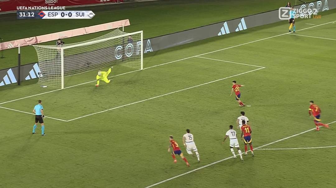 Newsy_Sportu's tweet image. ❌️ Pedri nie wykorzystał rzutu karnego w meczu ze Szwajcarią.

🇪🇦Hiszpania 3-2 Szwajcaria 🇨🇭
#SPASWI