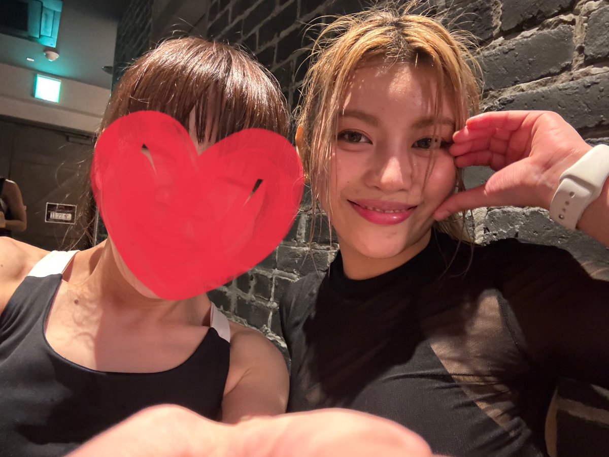 mutoemi's tweet photo. JELLENAちゃん🫶女神♡
カタコトな日本語も可愛らしい♡
エンジョイ🫶🫶🫶ケーポだけど馴染みのある曲多め🙌
🥊強いとお褒め頂いたのですぐ行きます😘
2週間よろしくお願いします🫶
コップンカー🫶 https://t.co/r9wmZXw2ST