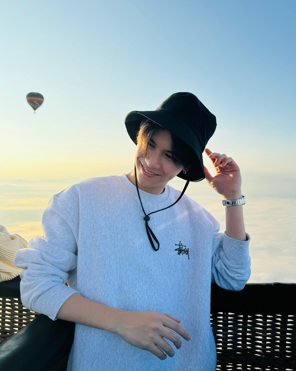 satangktp's tweet photo. หนาวนี้กอดใคร 🎈🌅🌤️🌻✨ https://t.co/RZlZUGuIGx