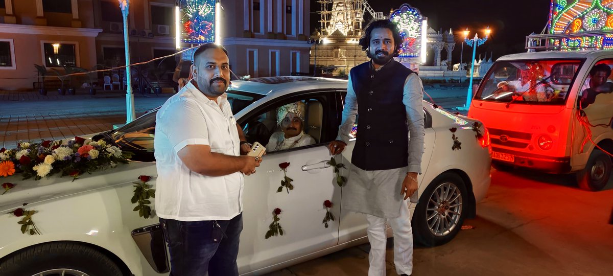 avesh_bjp's tweet photo. बड़े भैया @ivaibhavbais जी को नये नव विवाहित सुख मय जीवन में प्रवेश करने पर बहुत बहुत बधाई एवं शुभकामनाएं, बड़े भैया के बरात कार्यक्रम में शामिल हुआ।।💐💐 https://t.co/u7g1wHH89x