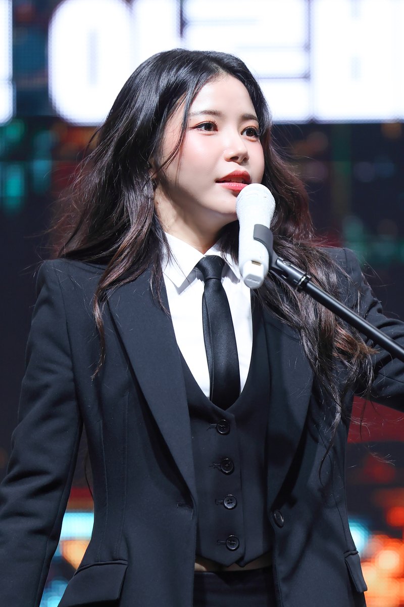 22yong1's tweet photo. 241117 TALK CONCERT [주제파악]  

#마마무 #솔라 https://t.co/5Qkl9hoSSt