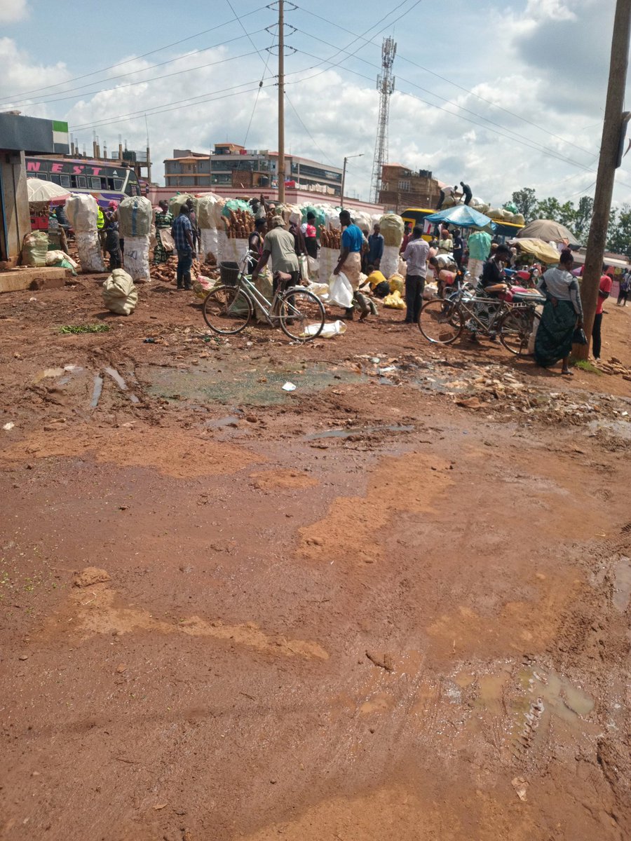 jamalomar427's tweet photo. @A_Njambi This is busia town today https://t.co/lJzfCkuT7d