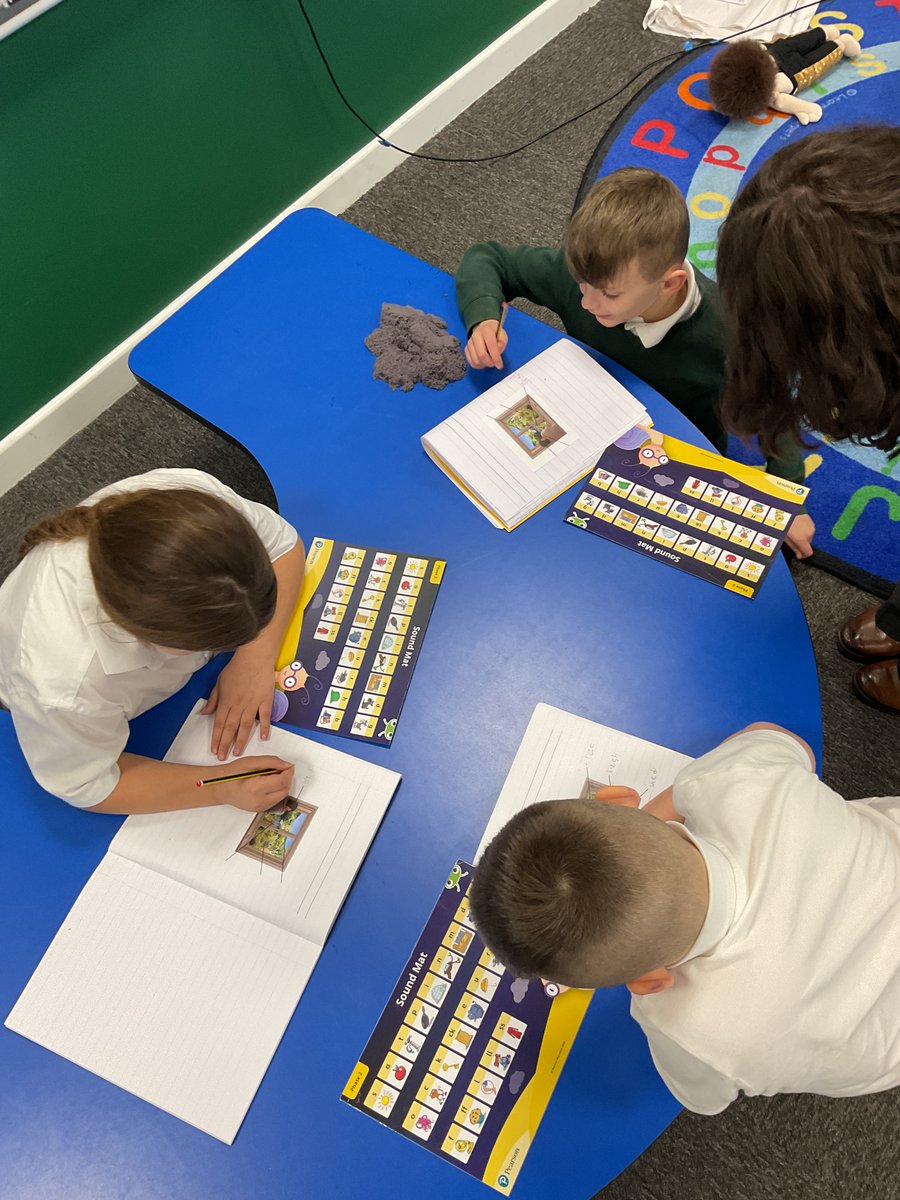 The children in #Clifton are becoming much more independent during their writing sessions 📝