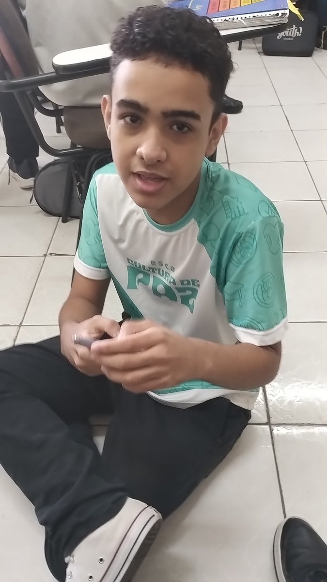 Viniciuslevip's tweet photo. Mendigo invadiu minha sala de aula https://t.co/5DrGPcoB53