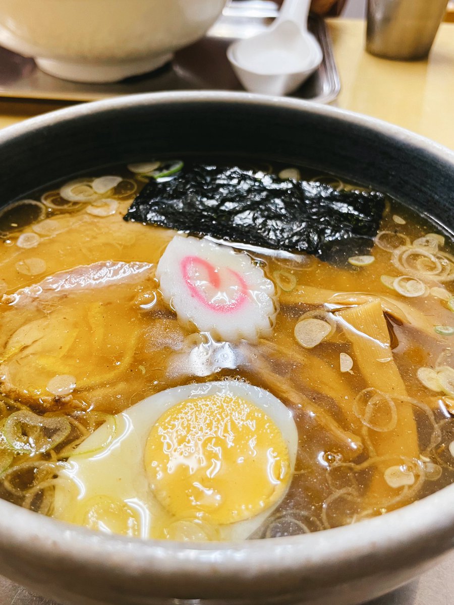 hanawanta's tweet image. The hives disappeared and I&apos;m feeling better now. So I went to a ramen shop with my older son today.
Ramen goes with beer for me, but  I resisted having a beer since I&apos;m still taking medicine...
Ahhhhh, I want a beer🍜🍺🥹

#ビールがのみたい 
#twingish #grammarhelp