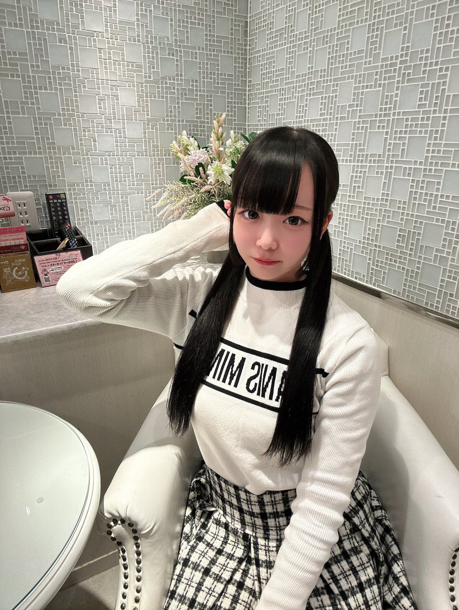 Gold1020633's tweet photo. ようやくお会い出来た,らむちゃん@nyasan0_
写真通りのパッチリおめめがクリンクリンです。中学時代の憧れのアノ娘に似ていると言うのは、最早お約束。やや強気のポストとは真逆の優しい子でホッと胸を撫で下ろしたのはココだけの話し。いろんなお話しで楽しく盛り上がりました。細身なスタイルも👍️ https://t.co/AvDhUSdiV2