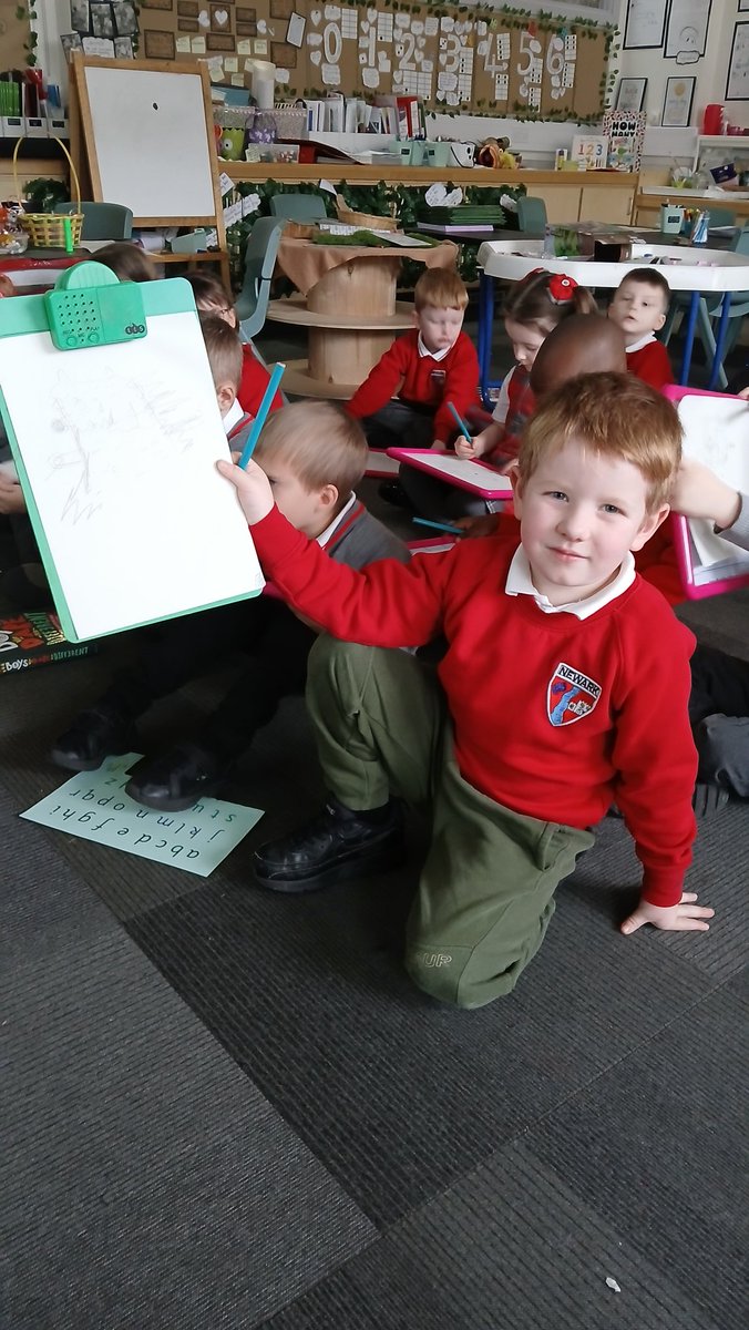 P1aNewarkPS's tweet image. We loved listening to the wonderful Axel Scheffler at authors live. He is one of our favourite illustrators. We even got to draw one of our favourite characters, The Gruffalo! He read Jonty Gentoo to us and think this could be a new favourite.❤️🐧 #BookWeekScot @NewarkPrimary