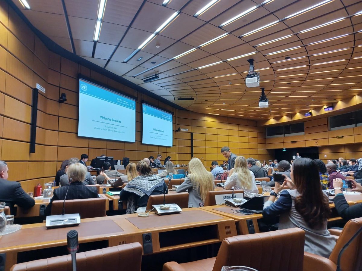 Today, we've flown into Vienna ✈️ (or rather our Policy and Diversity Officer @marietacvlefort has!) for the <a href="/UNOOSA/">UNOOSA</a> conference on space law and policy.

She will be giving a talk tomorrow (Wednesday) on the impact of satellite mega-constellations on radio astronomy...