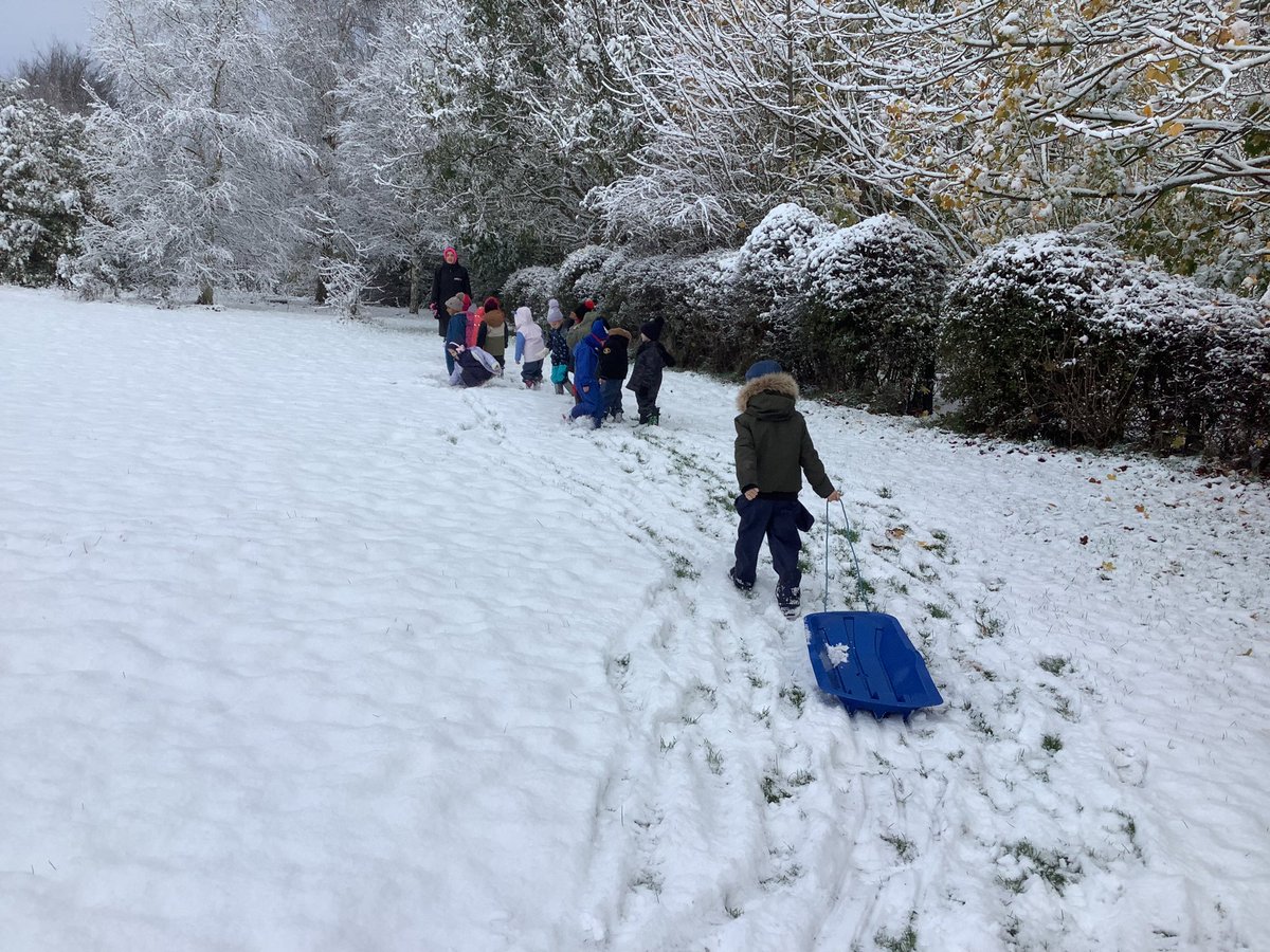 Overthorpe_Acad's tweet photo. Barn Owls have been on an adventure this morning! We were striding through the snow, pulling our sledges and exploring the woodland. #EYFS #outinallweathers https://t.co/znRhfb0q94