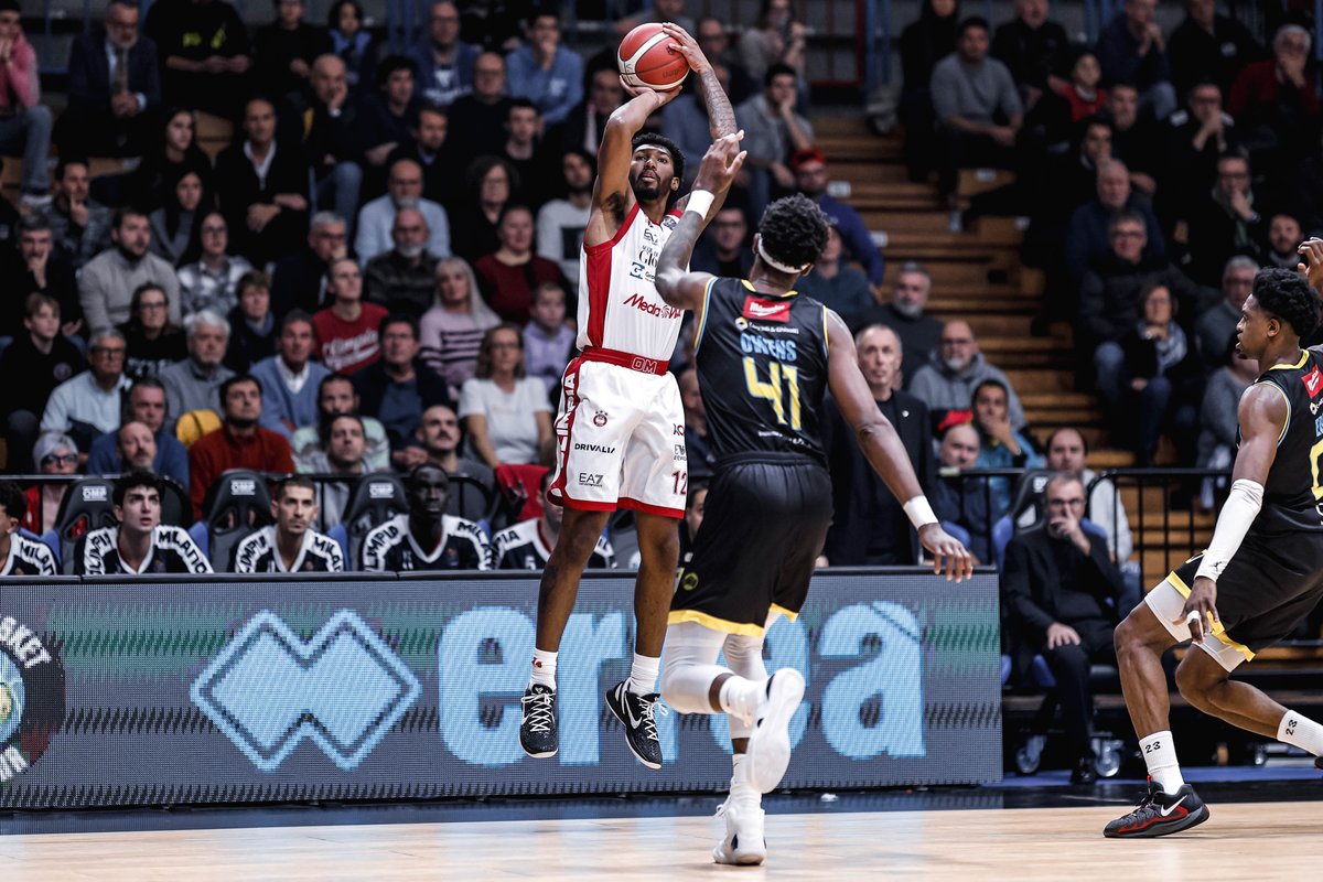 OlimpiaMI1936's tweet photo. ARMONI BROOKS ON FIRE!!!
Cremona - Olimpia Milano: Armoni Brooks 31pt https://t.co/tuevsWYDRC via @YouTube 

#insieme #ForzaOlimpia
