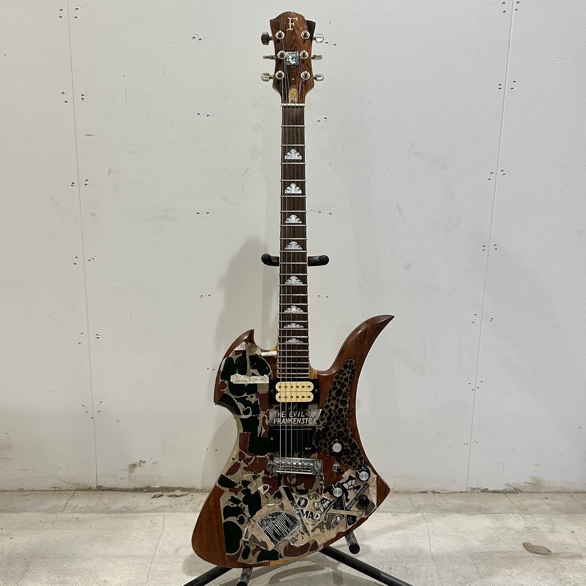 RandyGuitarsの久保さんから製作中のギターが完成したと連絡がきました