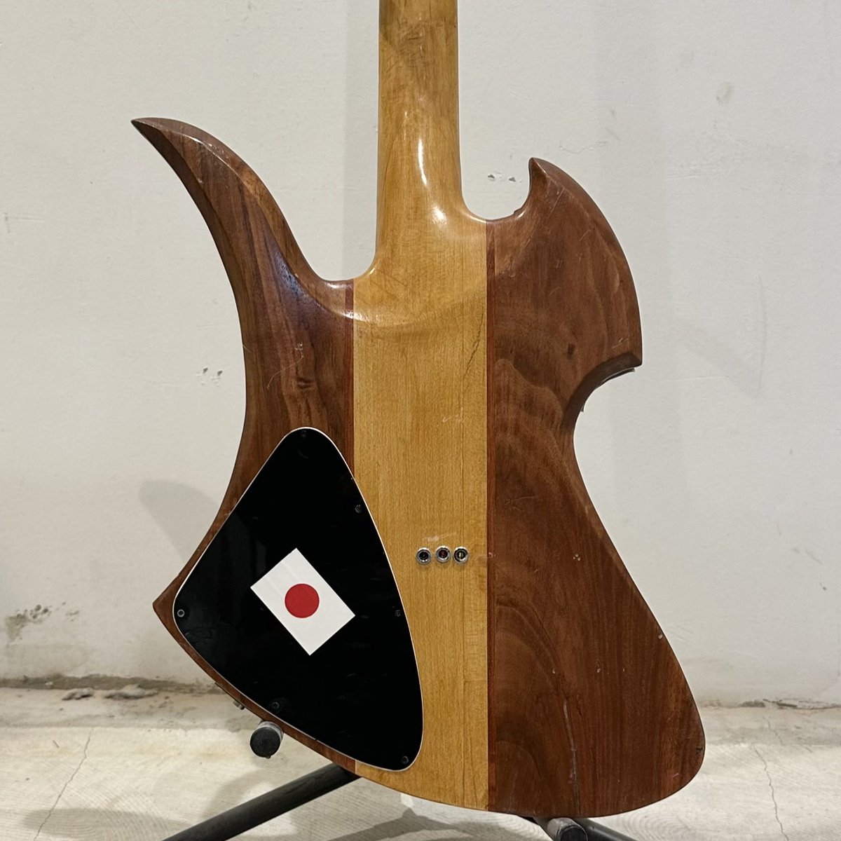 RandyGuitarsの久保さんから製作中のギターが完成したと連絡がきました