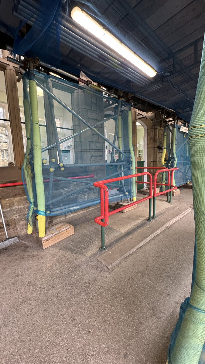 Matt ๐ณ๏ธโ๐ โฟ๏ธ (@tidaljunk) on Twitter photo Iโm not a scaffolding specialist. Lego at best, maybe a bit of Meccano?
But surely, surely, it would be possible to do better than this at Lancaster <a href="/AvantiWestCoast/">Avanti West Coast</a>?
Rather than blocking wheelchair access from platform 4 to the waiting roomโฆ Iโm not a scaffolding specialist. Lego at best, maybe a bit of Meccano?
But surely, surely, it would be possible to do better than this at Lancaster <a href="/AvantiWestCoast/">Avanti West Coast</a>?
Rather than blocking wheelchair access from platform 4 to the waiting roomโฆ