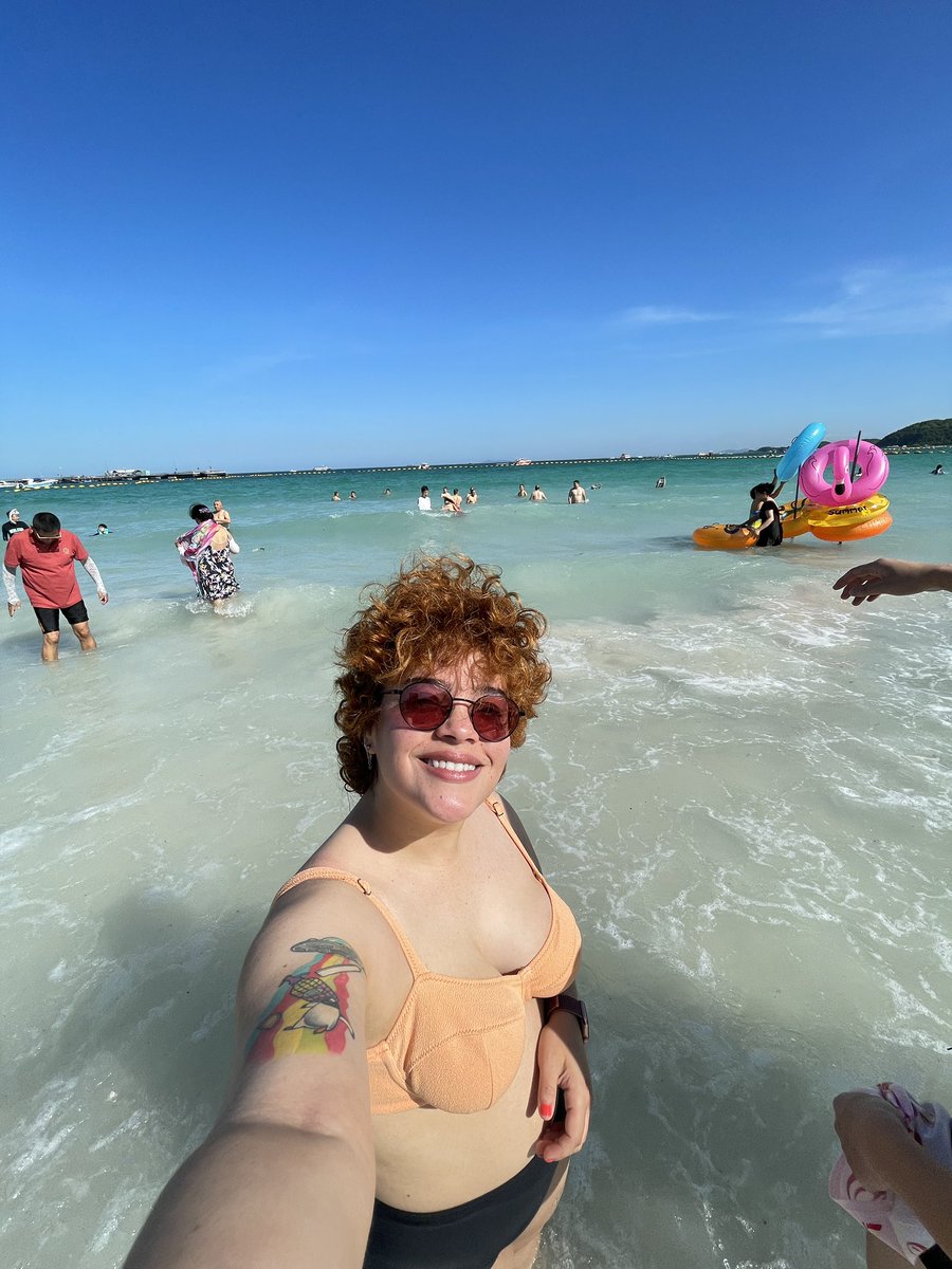 SimonethG's tweet photo. After a swim at the beach, ready to pitch ๐๐ค
@nerdconf_ar
#onboardatdevcon https://t.co/2HAPbOLYIG