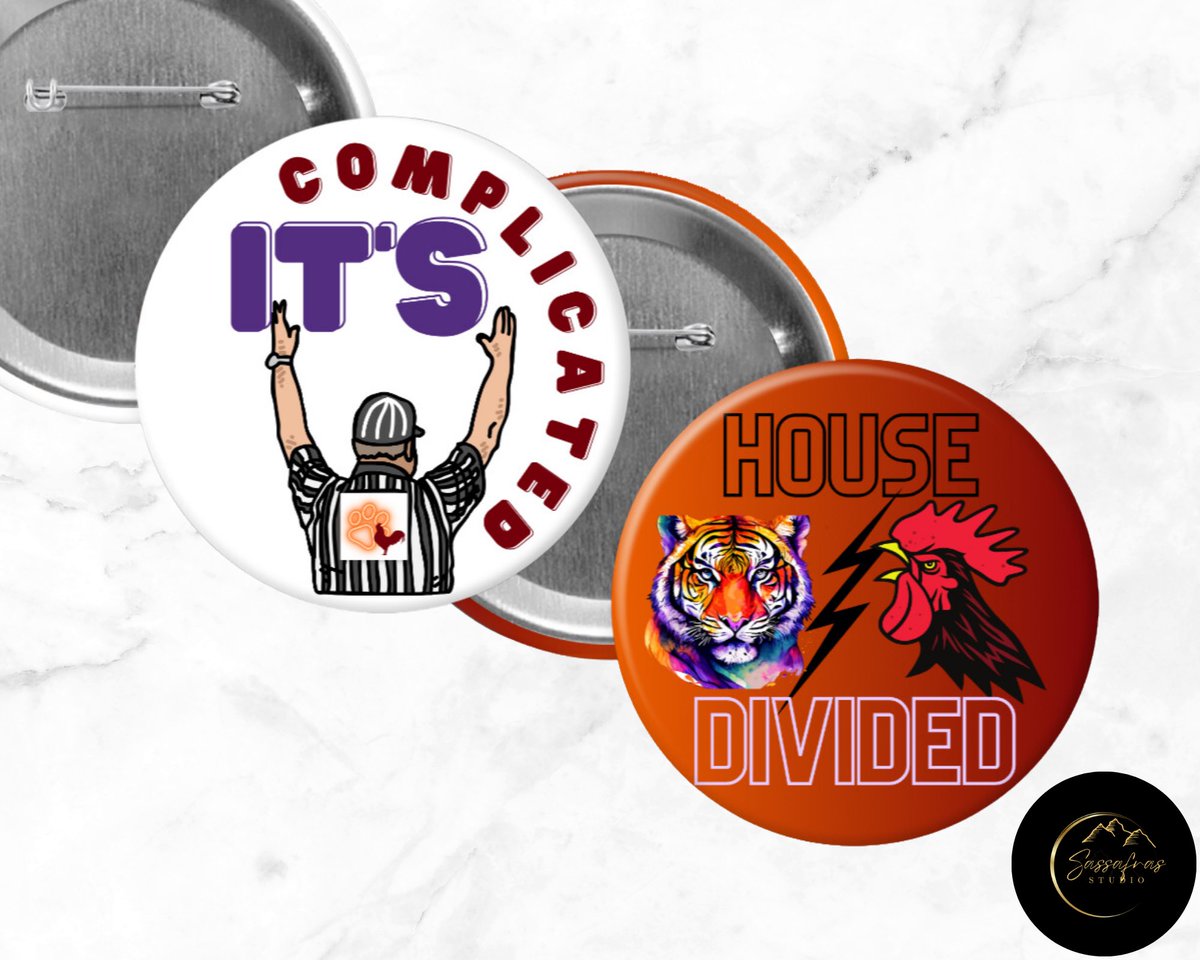 We’ve got the perfect solution for those living in a house divided (or for fans who just can’t decide). Whether you’re “It’s Complicated” or on the fence about who to root for, these buttons are here to lighten the mood. 🐅🐔

sassafrasstudiollc.etsy.com/listing/182838…